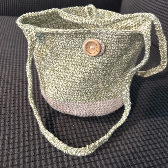 Green Hand woven shoulder bag - Picture 2 of 3